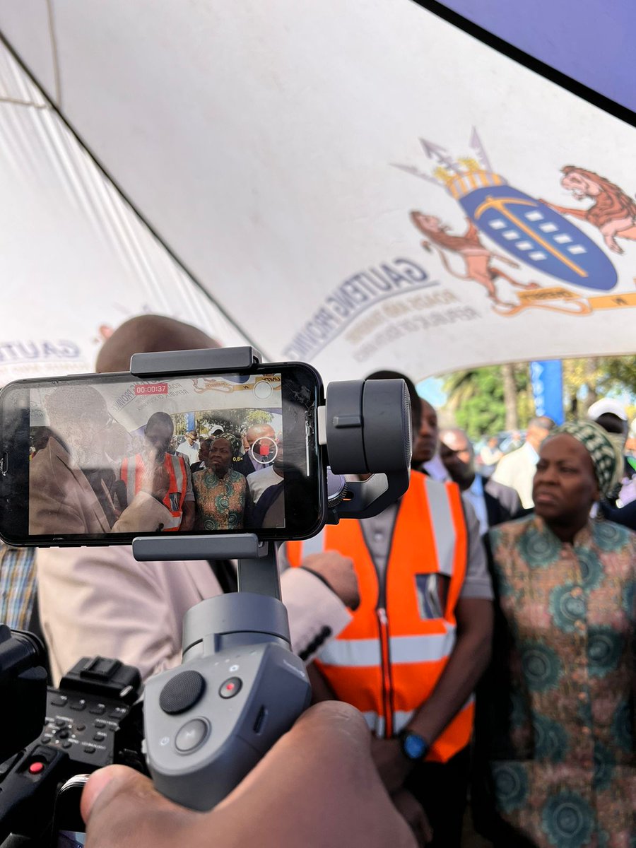 MaropeneRamo's tweet photo. Minister joins Deputy President @PMashatile at the 1st oversight venue at the Vereeniging Intermodal Taxi Facility. This is beyond building a taxi rank, its about revolutionizing a transport hub to accelerate economic development in the region. 

#DDMSedibeng
#PlanMonitorEvaluate https://t.co/mfuPIUn3V4