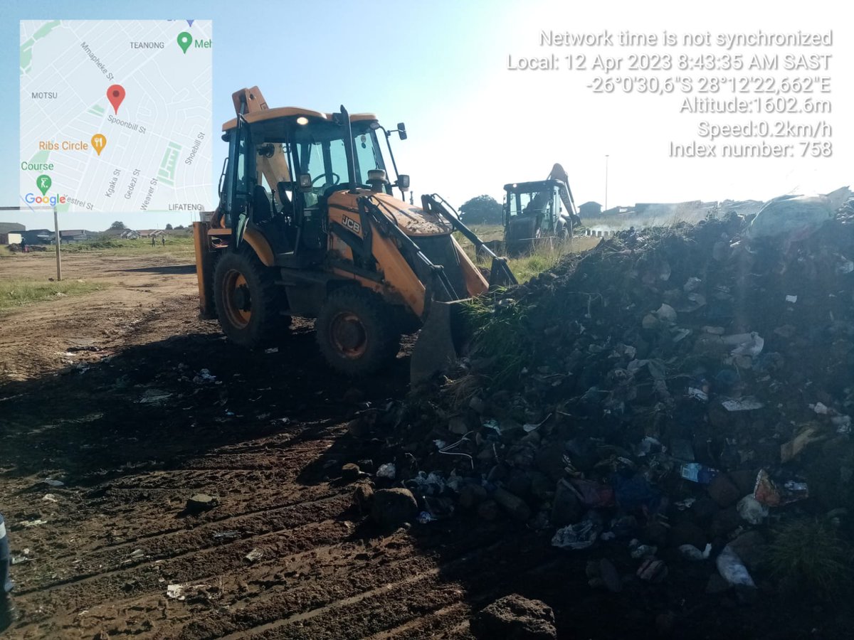 thimane's tweet photo. They Left their Houses & Streets of their Communities Filthy. #ActionDA HATES the Poor. But Desperately wants (Niceties) To Return as Mayors to LOOT More.
EFF Governing Right at the Door Step of the People. Forward with #Socialism @EFFSouthAfrica
ThankYou #EFF https://t.co/eoTqFoVi2e