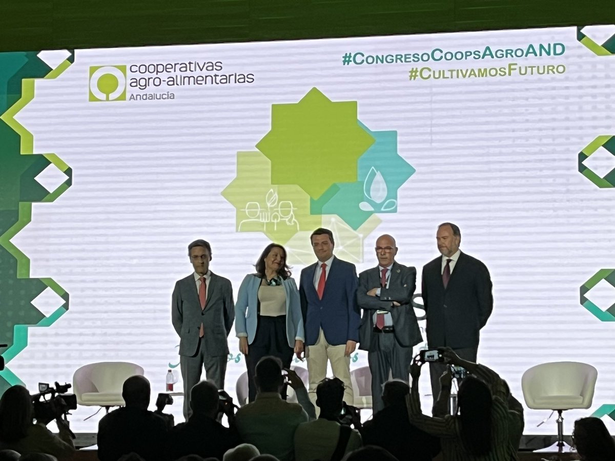 Emilio de Leon (@eleonp) on Twitter photo El Pdte de <a href="/CoopsAgroAND/">Cooperativas Agro-alimentarias de Andalucía</a> #JuanRafaelLeal inaugura en #CordobaEsp el IV #CongresoCoopsAgroAND bajo el lema #CULTIVAMOSFUTURO <a href="/f_miranda_s/">Fernando Miranda</a> <a href="/jmbellidoroche/">José Maria Bellido</a> <a href="/CarmenCrespoPP/">Carmen Crespo</a> <a href="/CajaRuralSur/">CRSUR</a> más de 400 personas <a href="/fTROPS/">TROPS</a> <a href="/Covap/">COVAP</a> <a href="/unicagroup/">UNICA GROUP</a> <a href="/urcacyl/">Urcacyl. Cooperativas agroalimentarias CyL</a> El Pdte de <a href="/CoopsAgroAND/">Cooperativas Agro-alimentarias de Andalucía</a> #JuanRafaelLeal inaugura en #CordobaEsp el IV #CongresoCoopsAgroAND bajo el lema #CULTIVAMOSFUTURO <a href="/f_miranda_s/">Fernando Miranda</a> <a href="/jmbellidoroche/">José Maria Bellido</a> <a href="/CarmenCrespoPP/">Carmen Crespo</a> <a href="/CajaRuralSur/">CRSUR</a> más de 400 personas <a href="/fTROPS/">TROPS</a> <a href="/Covap/">COVAP</a> <a href="/unicagroup/">UNICA GROUP</a> <a href="/urcacyl/">Urcacyl. Cooperativas agroalimentarias CyL</a>