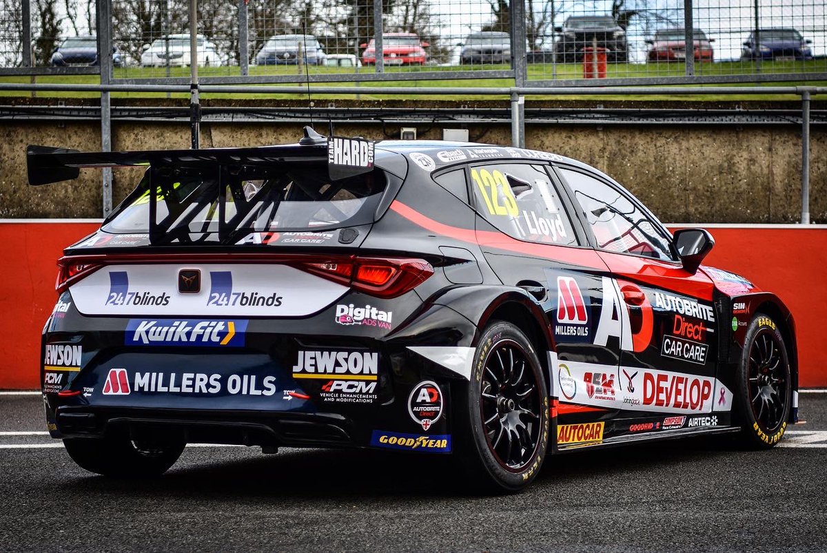 🏁 2023 🏁 …. LETS GOOOOO!! 😆😄😄🔥🔥 what do you think to the new livery?? I’m biased but I love it!! 😄😄 #BTCC #Cupra #Seat #racing #motorsport