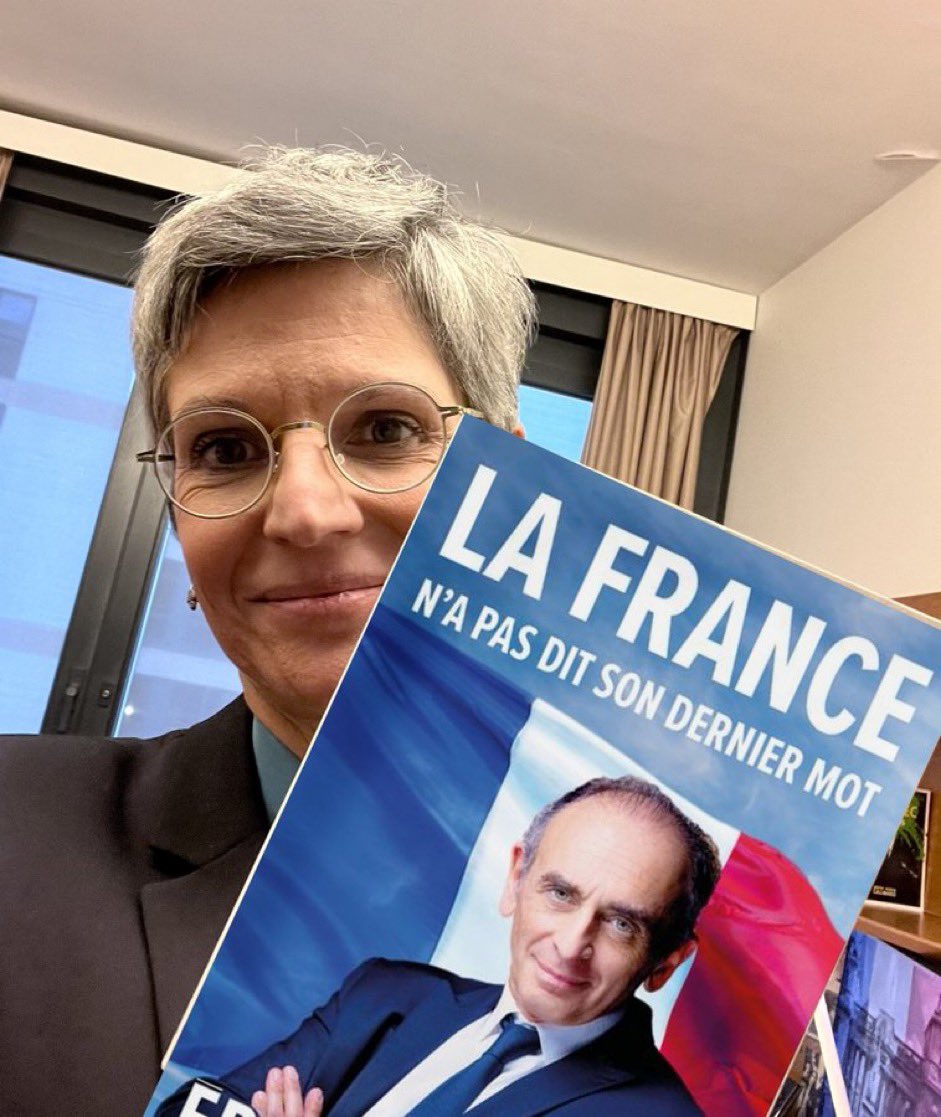 rabiations's tweet photo. Le sentiment que j’ai quand je parle à quelqu’un et que j’apprends longtemps après qu’il est de droite/extrême droite https://t.co/3If8ZiJ6G1
