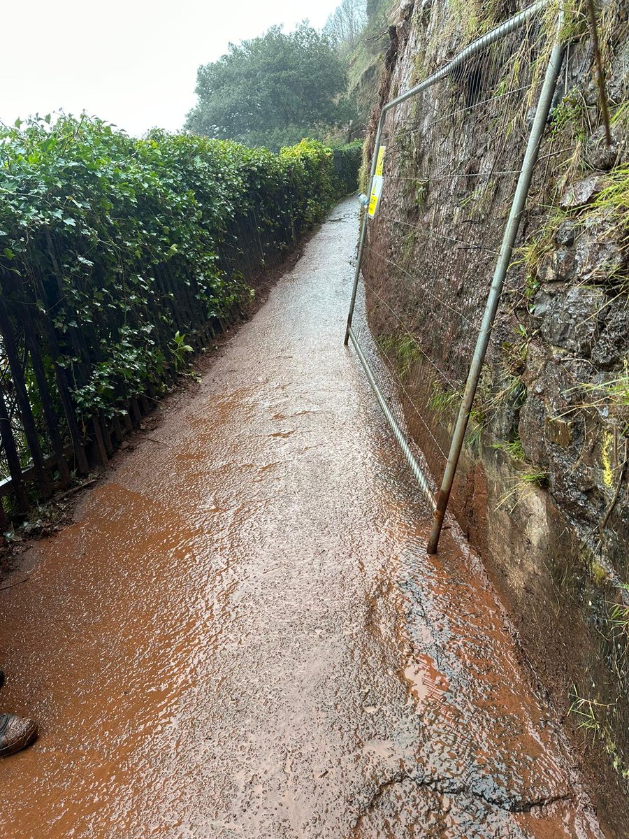 SASRopeandRail's tweet photo. SAS Rope &amp; Rail attended site to remove some spoil that had gathered on the sand stone ledges in CBU26 after a slip at the weekend. Vegetation had been removed on Thursday and Friday of last week.

#landslip #ropeaccess #deveg #workingatheight #safety https://t.co/A7QjVGGbK9