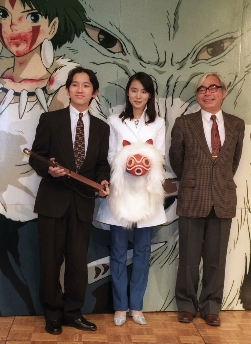 gen_ghibli's tweet photo. 🔍 La producción de 'La princesa Mononoke' fue una auténtica odisea para Studio Ghibli por su ambición y la exigencia de Hayao Miyazaki. El director llegó a decir: «Acabaré esta película aunque lleve al estudio a la ruina».

La película, por suerte, fue un éxito sin precedentes. https://t.co/232fpfxf0c