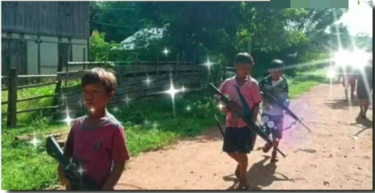 NayLaMoe10's tweet photo. #NUG's affiliats, #PDF #terrorists just forced children to hold guns and used as human shields..
@UNHumanRights
#Childsolider https://t.co/qNhFcp1nIk