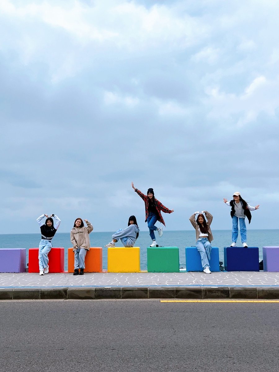 ygig_official's tweet photo. 🤳[WeGo Wednesday]

Goin' all the way 4 you, WeGo! 🌈

How's your Wednesday guys? 🤭

#wegowednesday
#YGIG #YouGoIGo https://t.co/1o8aSi5oLP