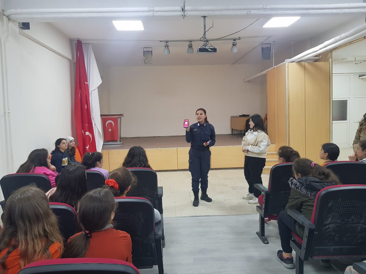 Ordu İl Jandarma ekiplerince okulumuzdaki kız  öğrencilere Kadın Destek Uygulaması (KADES) hakkında seminer verildi. <a href="/CaybasM/">Çaybaşı İlçe Milli Eğitim Müdürlüğü</a>  <a href="/Ordu_MEM/">Ordu İl Millî Eğitim Müdürlüğü</a>