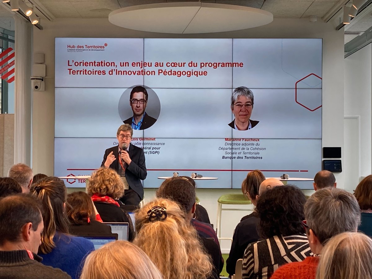 hellocharly_'s tweet photo. En direct de la journée de réflexion @BanqueDesTerr autour de l'#orientation des #jeunes vers les études supérieures au sein des territoires. Nous sommes ravis de présenter notre solution numérique aux différents acteurs territoriaux et aux lauréats universités⭐ https://t.co/Xrkdq1FQdy