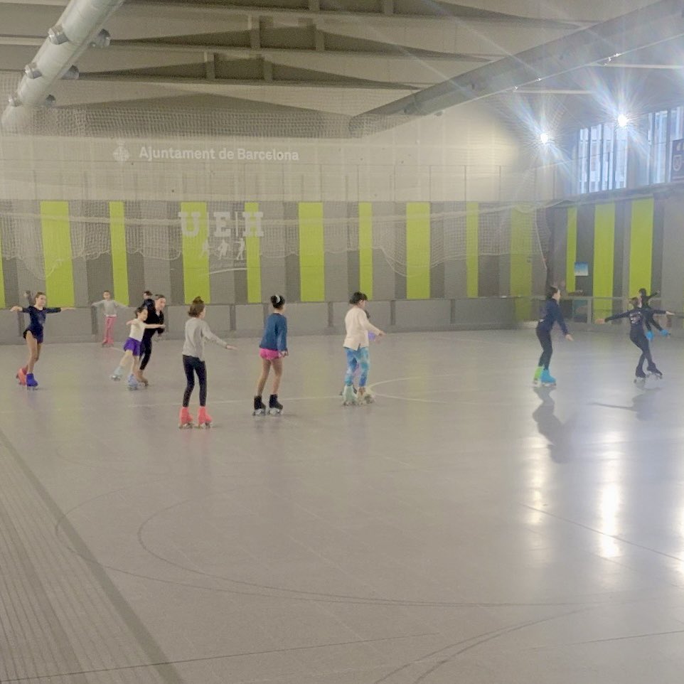 🟢 Infants atesos per <a href="/caritasbcn/">Càritas Barcelona</a> poden gaudir de l’esport fent natació i patinatge artístic gràcies a <a href="/UEHorta/">UEHorta</a>, que els cedeix places gratuïtes per tot el curs. 

Gràcies per ajudar-nos a fer que l’esport i el lleure siguin accessibles per tothom!