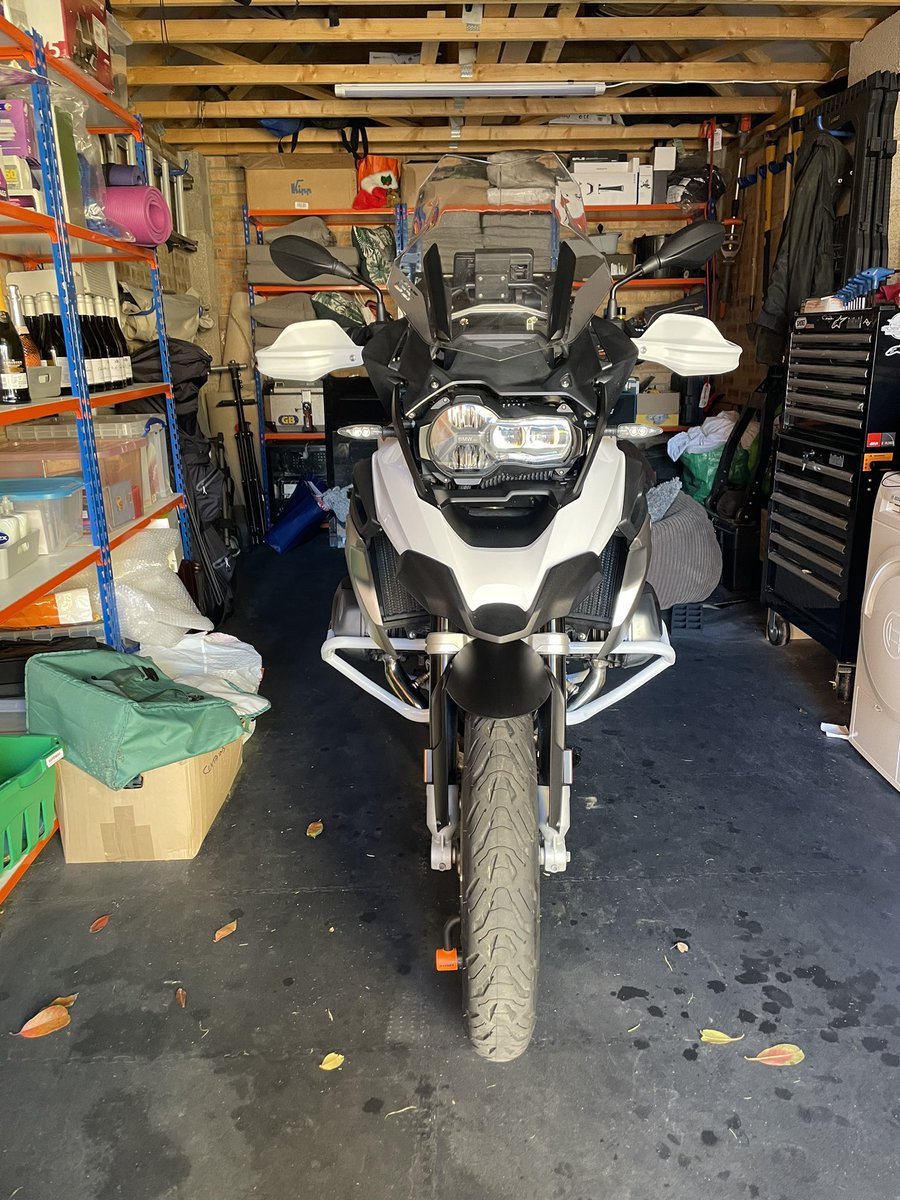 TThatThrottle's tweet photo. Like a caged animal, wanting to get out! #letsgoout #sunsout #1250GS https://t.co/DJbes6NL7t