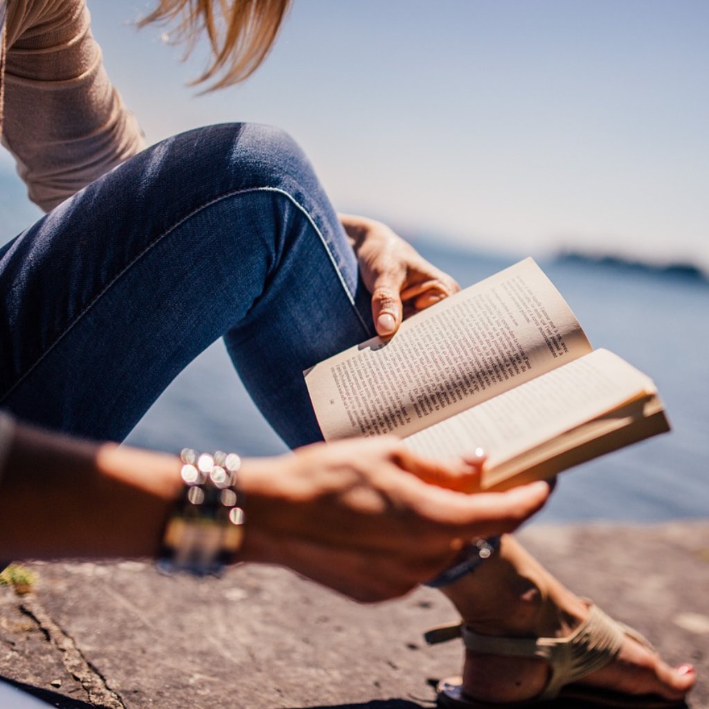 "Prolonger" [3/3], c'est aussi le rôle des consommateurs. Pour clôturer ce dernier axe du dossier🌱"Livre et lecture : à l'heure de l'écologie", place à celles et ceux à qui sont destinés les livres : les lecteurs et lectrices. 
👉fill-livrelecture.org/livre-et-lectu…