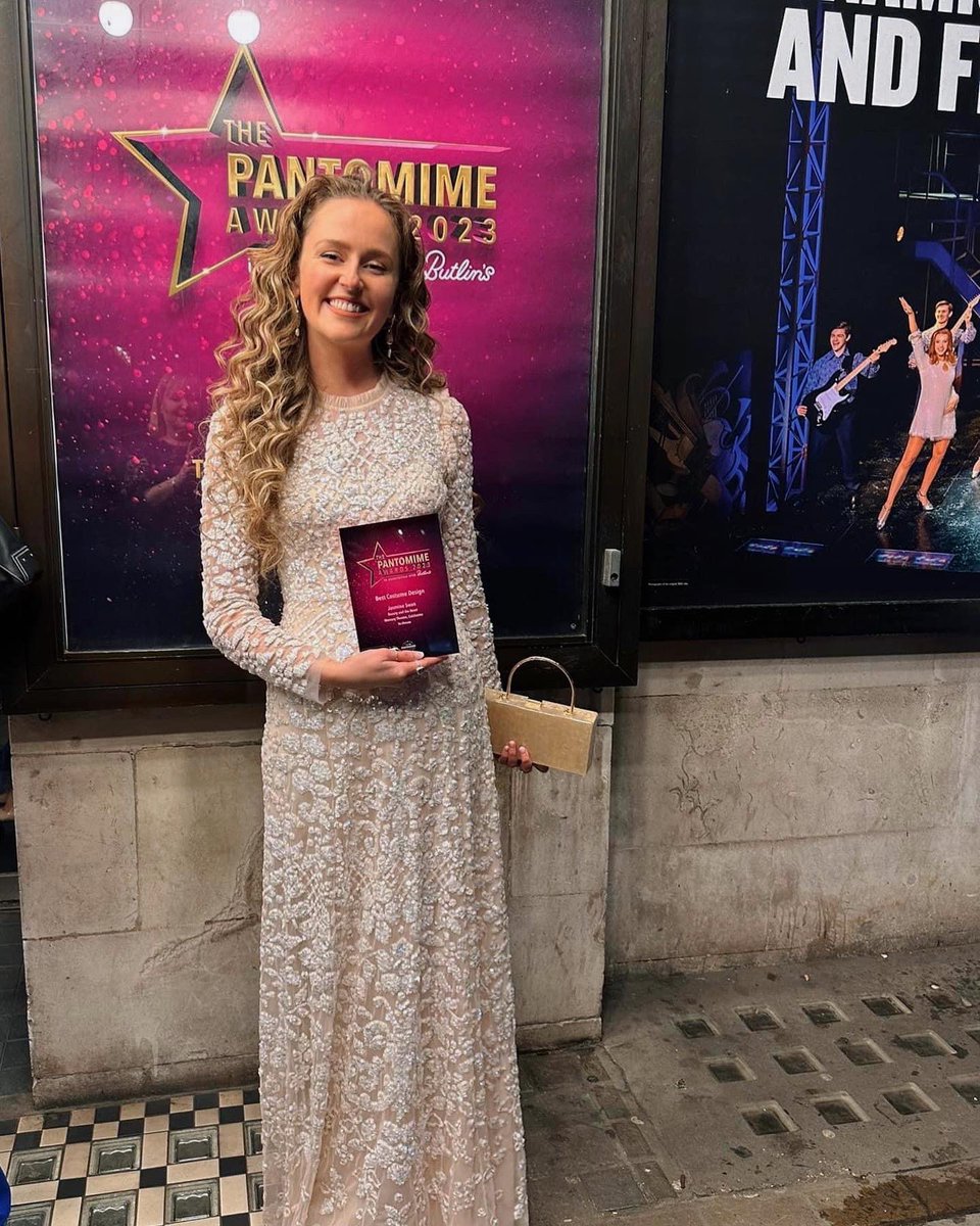 jasmineswan01's tweet photo. Absolutely bloody chuffed 🧵💖🪡💫 @UKPantomime #BestCostumeDesign @mercurytheatre #BeautyAndTheBeast https://t.co/tkBDIPR2ab
