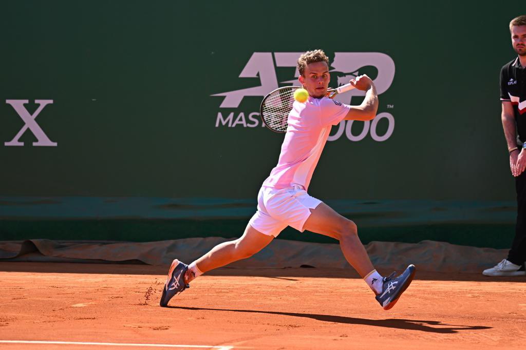 Luca Van Assche tweet media