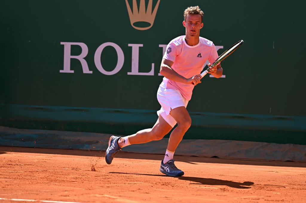 Luca Van Assche tweet media