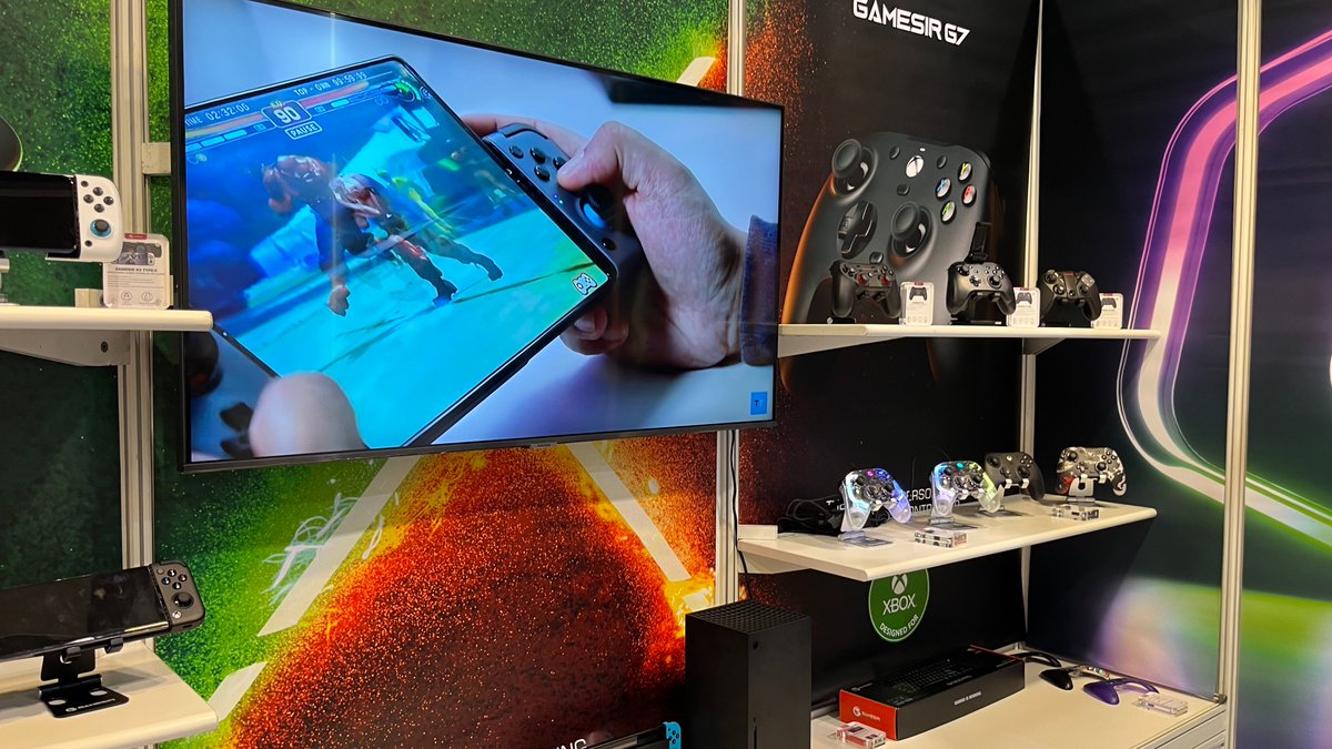 mygamesir's tweet photo. Day one in Hong Kong Electronics Fair 2023🔥🔥
Lots of attendees love our new T4 Kaleid controller.
Close contact with Gamesir👊
#hktdc #gamesir #gamesircontroller #mobilecontroller #pccontroller #switchcontroller #xboxcontroller #gamesirt4k https://t.co/Oa2mjqR7nm