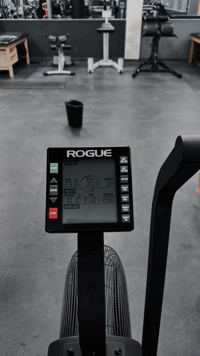 KrisKLeon's tweet image. Conditioning - Brick workout 
(bike + run)

• Rogue Echo Bike 
10-miles for time 

• Short Hill Repeats 
1:00 run 
8% incline 
8:00/mile pace 

2:00 walk 
1% incline 
17:00/mile pace 
10x 

#hemiengine 🏎️💨