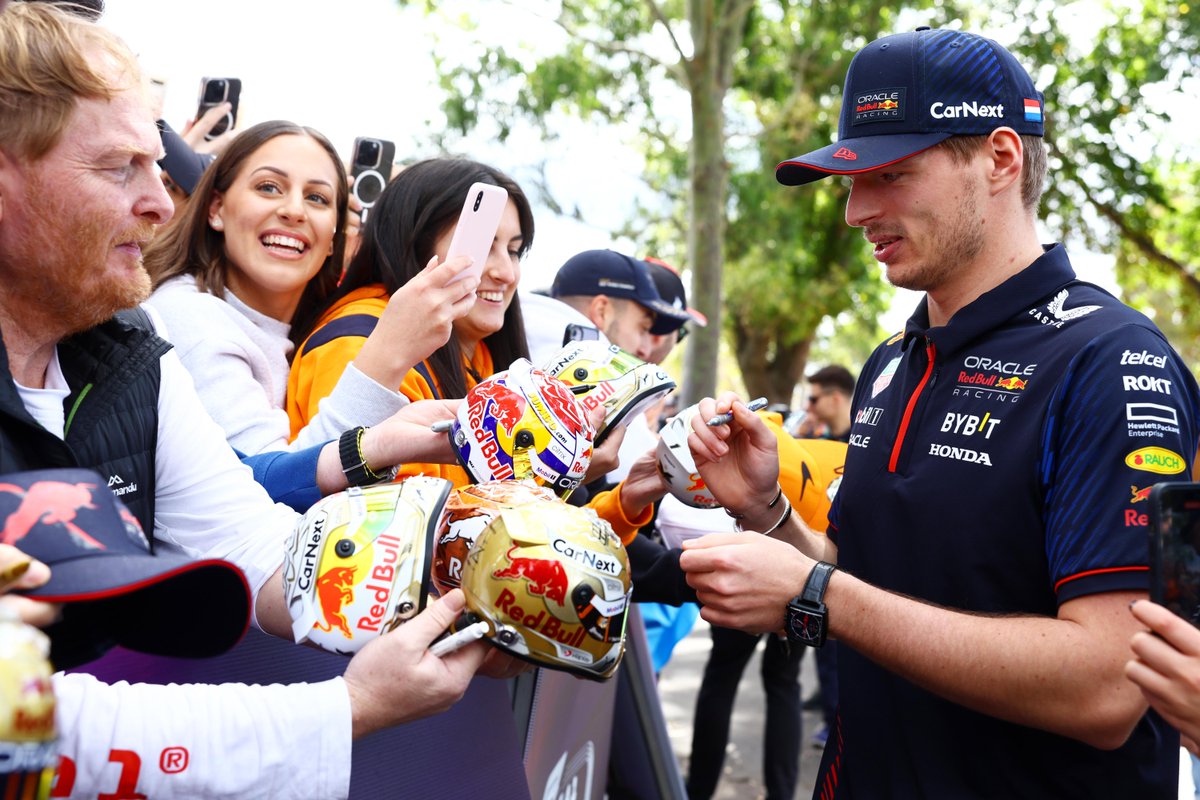 redbullshop's tweet image. Lids, lids, lids! We can't get enough of 'em. Which is your favourite mini model helmet? Hit the link to see more 👉 bit.ly/41i78Lf  🤩 
@max33verstappen @schecoperez @redbullracing 
#f1 #racing #minihelmets