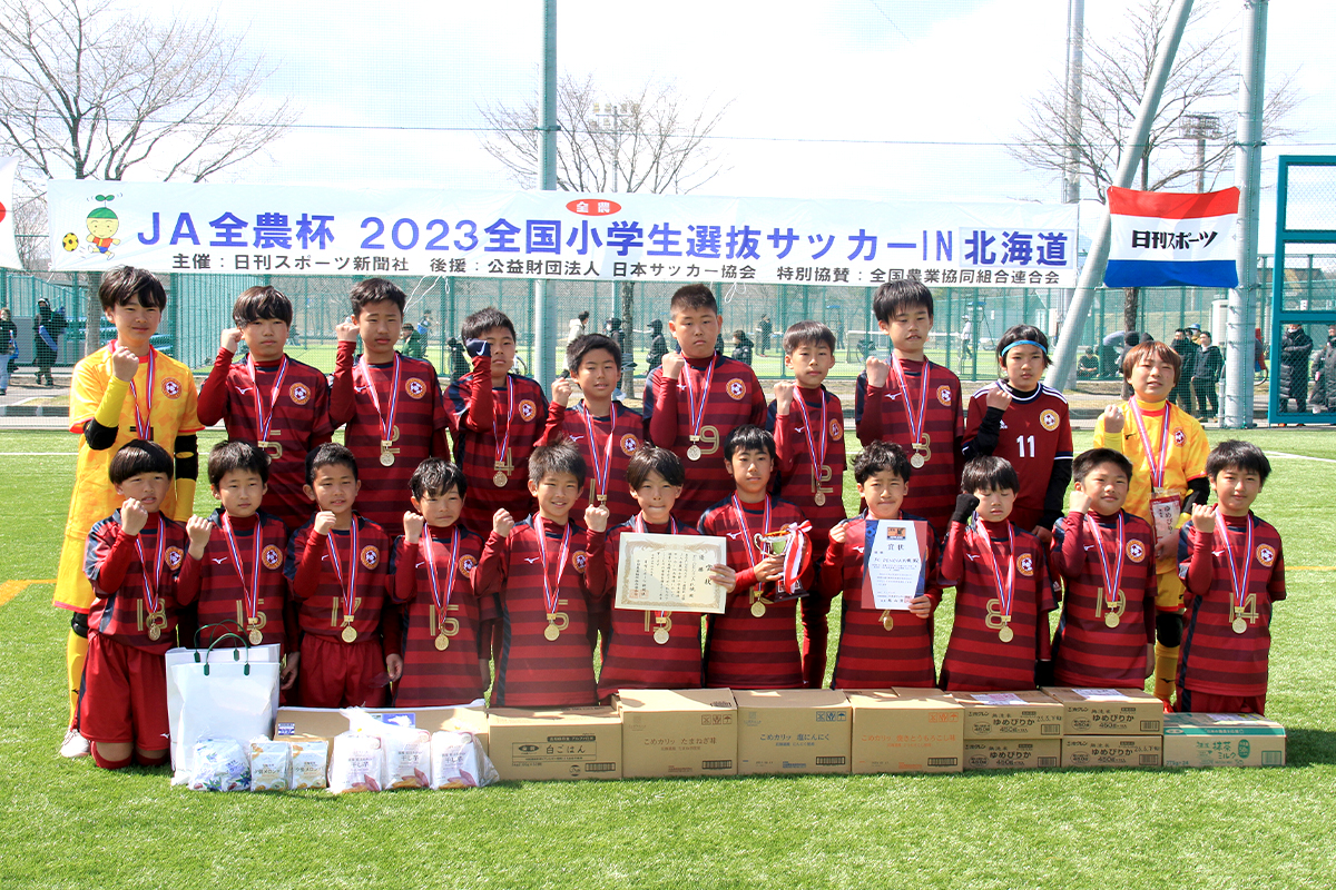 SoccerKingJP's tweet photo. 🏆大会結果🏆
⚽️JA全農杯IN北海道
📝FC DENOVA 札幌が6発大勝で初の決勝大会へ!
https://t.co/euD9OSjHlu
苫小牧市緑ケ丘公園サッカー・ラグビー場で開催された『JA全農杯全国小学生選抜サッカーIN北海道』決勝戦のマッチレポです。✍️
👉 JA全農杯の模様を @zennoh_sports でチェック📱 https://t.co/QKZ6LEGGLM