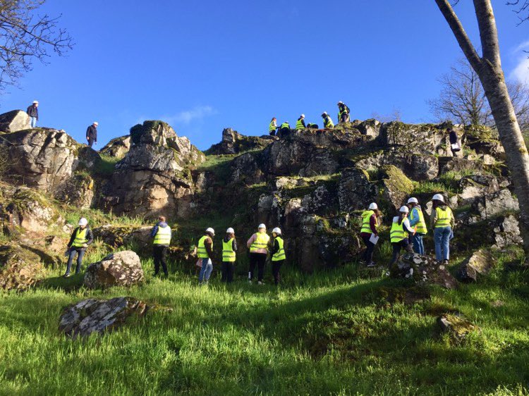 MhtModimi's tweet image. Une étude de terrain en géoscience peut susciter une réflexion sur la beauté et la complexité de notre planète, ainsi que sur l&apos;importance de la recherche sur le terrain pour mieux comprendre notre environnement naturel et les processus géologiques qui le façonnent.