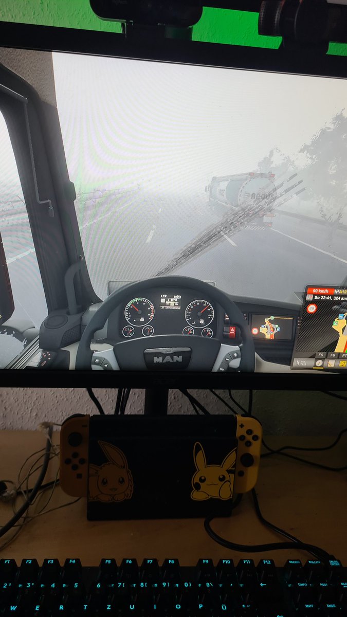 MasseHacki's tweet photo. Wenn man krank ist, dann wird halt virtuelles Geld verdient...
#krank #eurotrucksimulator2 #gaming https://t.co/Kvp5vpS6yo