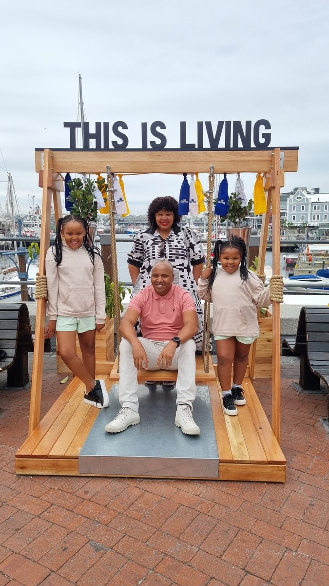 Sifiso_Gumede's tweet photo. Anytime is a good time to experience a ride on The Cape Wheel 🌞 #CapeWheel @CapeWheel #MotherCityEscape https://t.co/JHxDEaTLRU