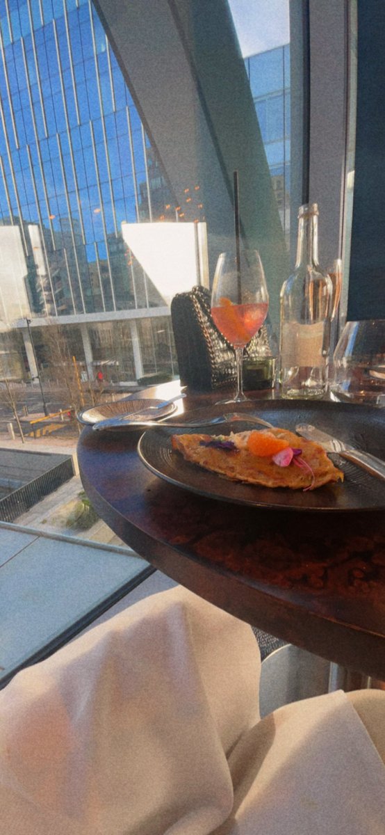 Vevechib's tweet photo. #citylife #bankholiday https://t.co/My305ZNcrO