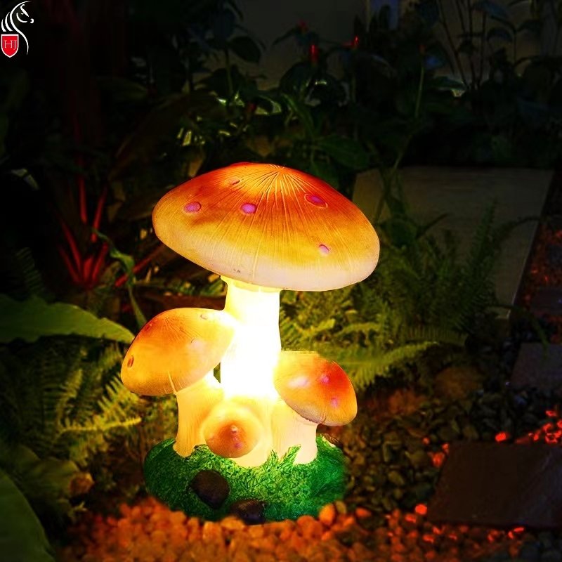 Huajun2022's tweet image. This time we are launching our mushroom lamp . Equipped with an external solar panel, it stores electricity during the day and automatically lights up at night. To add a playful touch to your courtyard, we support customizing different sizes.#mushrooms #sellers #ledoutdoor #SOLAR