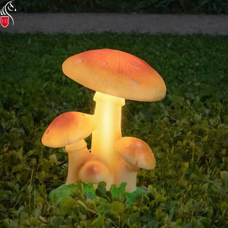 Huajun2022's tweet image. This time we are launching our mushroom lamp . Equipped with an external solar panel, it stores electricity during the day and automatically lights up at night. To add a playful touch to your courtyard, we support customizing different sizes.#mushrooms #sellers #ledoutdoor #SOLAR