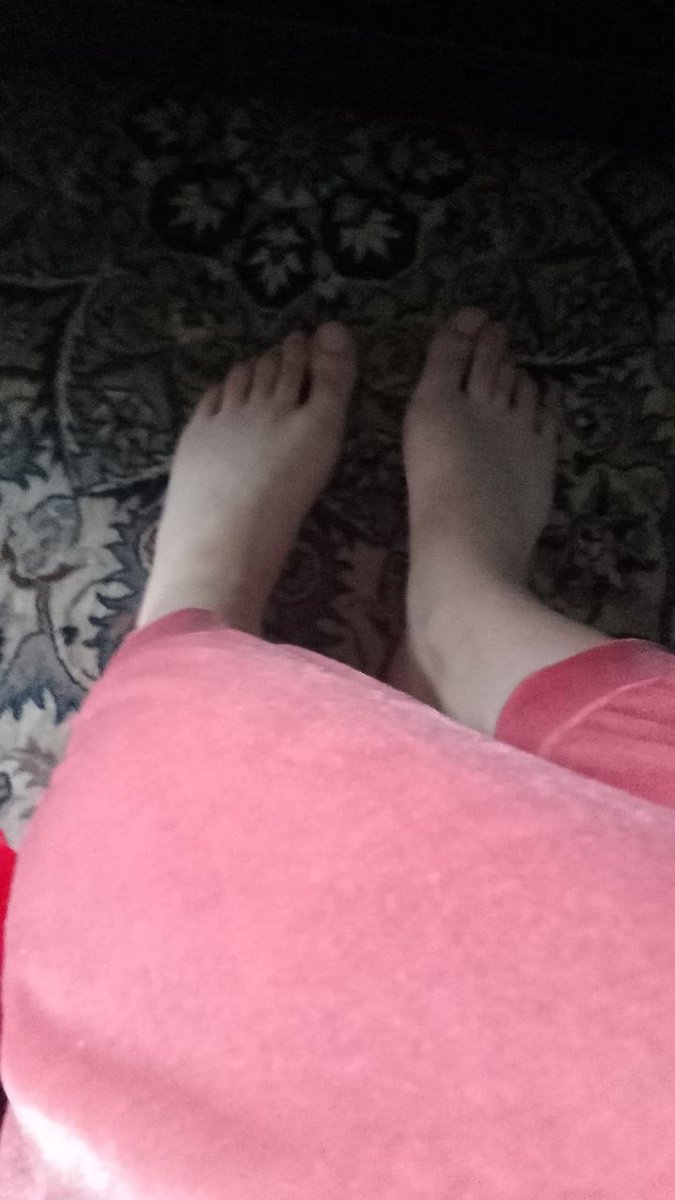 Mit oder  ohne Socken ?

Lackiert oder Natur Füße was triggert dich Fuß missgeburt mehr 😂

Ich will dir meinen großen zeh in den arsch schieben ich will das du große Schwänze für mich lutschst und du von schwarzen vergewaltigt wirst sowas macht mich extrem geil