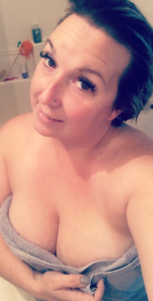 Gone18Wild's tweet image. can i send you shower pics everyday?