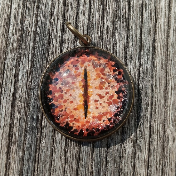 Lycancorp's tweet photo. I sold a pendant in my etsy shop ^^
https://t.co/e8hclVIxzT

#dragon #eye #pendant https://t.co/QybimSkaL5