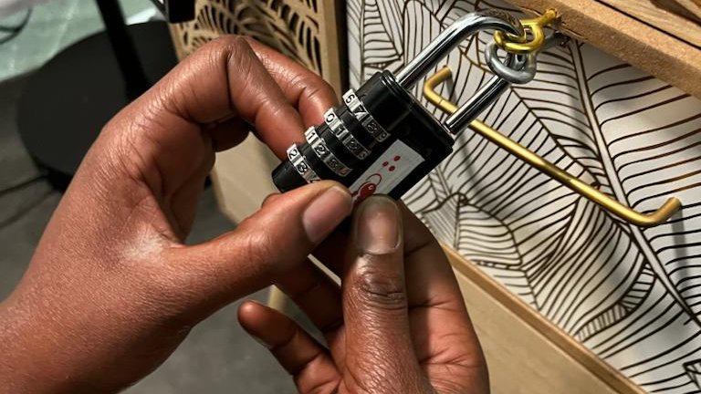 Sur le Forum emploi de Digne-les-Bains,  20 minutes de jeu pour se familiariser avec des solutions numériques proposées par l'Emploi Store " cet Escape Game est un format originale pour découvrir des services de façon ludique, c'est génial ! " Adrien #AvecPôleEmploi <a href="/mairiedigne/">Mairie Digne</a>