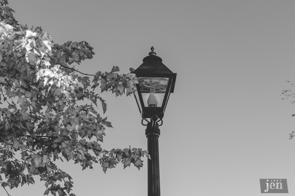 Shining a little light into your lives! All positive vibes coming from here.

#jenjustshoots #blackandwhite #lightphotography #industrialart #industrialphotography #positivevibes #positivity #BWphoto #urbanart #cityscape #streetphotography #streetphoto_bw #streetphotographer