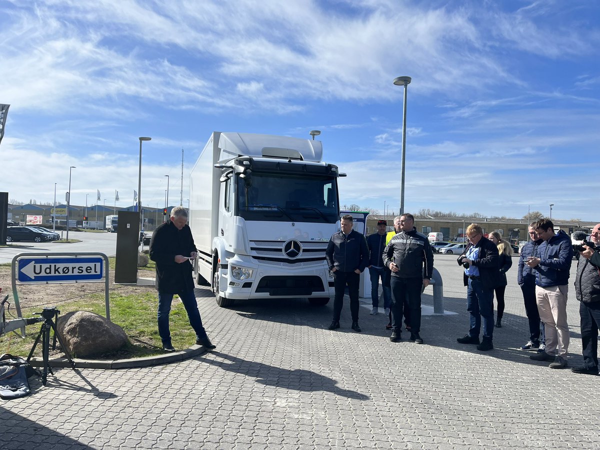 Så har <a href="/UnoX_Mobility/">Uno-X Mobility - ultrafast charging</a> åbnet den første ladestander til lastbiler i Nyborg.