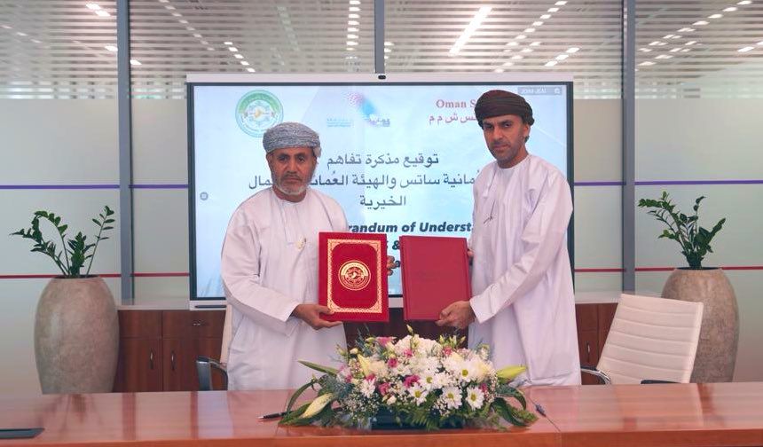 ocooman's tweet photo. وقعت الهيئة مع الشركة العما��ية ( ساتس للشحن ) مذكرة تفاهم إعفاء تكاليف المناولة الأرضية دعمًا للحالات الانسانية والاغاثية التي تقدمها الهيئة في ��ميع دول العالم https://t.co/Tf2RdQYW7O