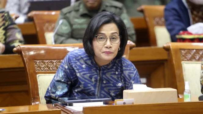BUTUH EFFORT BAGI PAK MAHFUD MEMBUAT ANGGOTA DPR KOMISI III ITU MEMAHAMI SKALA KEWIBAWAAN BELIAU.

Membuat semacam psywar, semacam propaganda offensive sebelum dia datang, dan bahkan butuh skala nada dengan intonasi tertentu demi memantik rasa HORMAT, tapi tidak dengan bu Sri