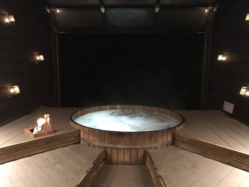 ejugginz's tweet image. This months hot pool is the Onsen Hot Pools in Queenstown, a magical candlelit experience #hotpools #watertherapy #queenstown #newzealand #holidays instagr.am/p/Cq7mZLNvkMn/