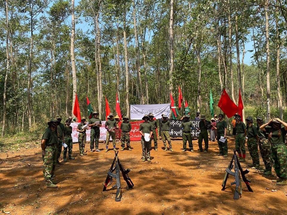 katycho22222's tweet photo. Anti-coup protest against military dictatorship was demonstrated by KPDF comrades in #Phakant Twp,today.
🙏🏽✊🏽💪🏽
#2023Apr12Coup 
#WarCrimesOfJunta 
#WhatsHappeningInMyanmar https://t.co/a7kfD6gMCj