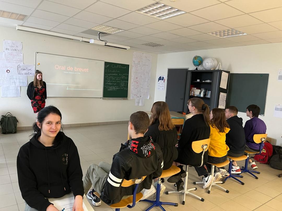 Pendant les vacances quelques courageux 3PM s'entraînent à l'oral du brevet, en mode jury de "the Voice"! On travaille mais on s'amuse en classe flexible! <a href="/HaehnelV/">haehnel valerie</a> <a href="/LumiereLycee/">Lycée Lumière</a> <a href="/lhgbesancon/">Lettres histoire géographie académie de Besançon</a> <a href="/FiletPierre/">Pierre Filet</a>