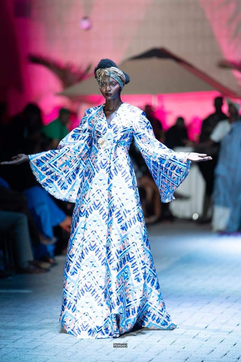domafest's tweet photo. Et si je vous fesais voir ce que nos invités très très sélectes ont vu lors du #DomafFashionNight

Rappelons que 05 designers nous ont présentés leurs collections:
- E.King
- Noirata
- P Bag
- BCSinU
- Sarganes

#UneSeuleMainNattachePasLeKoki 

📸 by @StephaneNounamo https://t.co/232L7vvFel