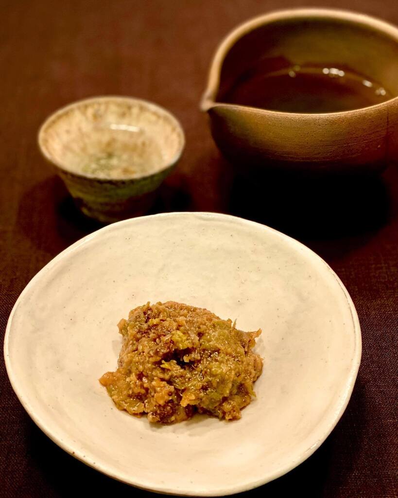 acofuku's tweet photo. あらやだ。蕗味噌を作ったからには、お酒を開けなきゃいけないじゃない。

#蕗味噌 #日本酒一択 #映えない https://t.co/gDOq7bvrQQ https://t.co/C1epNYCDTw
