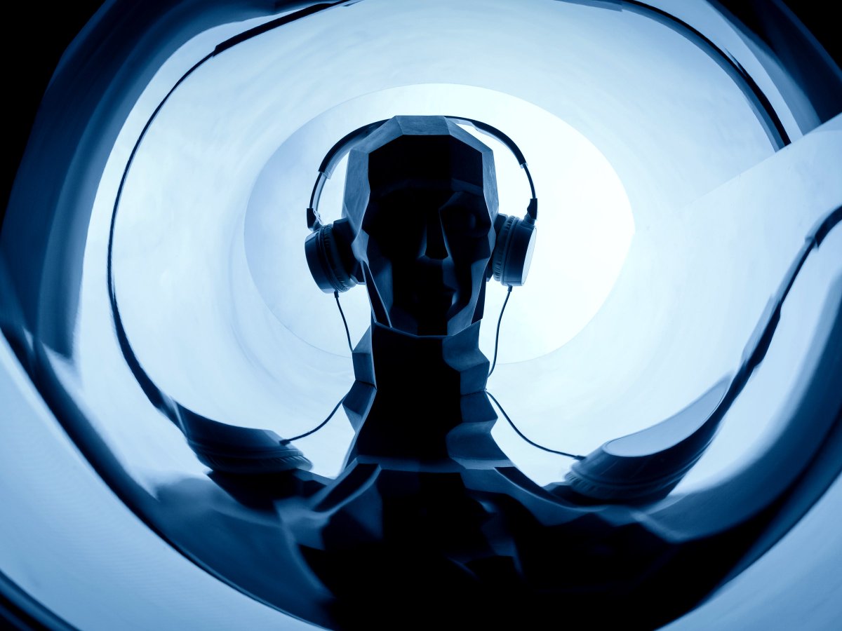 Podcasts are experimenting with more and more uses for AI voice cloning technology. 

But, once an AI can perfectly mimic the soporific lilt of Ira Glass, humanity is pretty much cooked, right? wired.trib.al/CuEghKv

📷: Getty