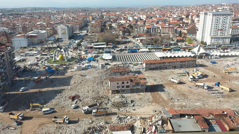 Kahramanmaraş merkezli depremlerden en fazla etkilenen illerden Malatya'da yıkılan binaların enkazının kaldırıldığı bölgelerde boşalan alanlar, meydana dönüştü
dha.com.tr/2234883
