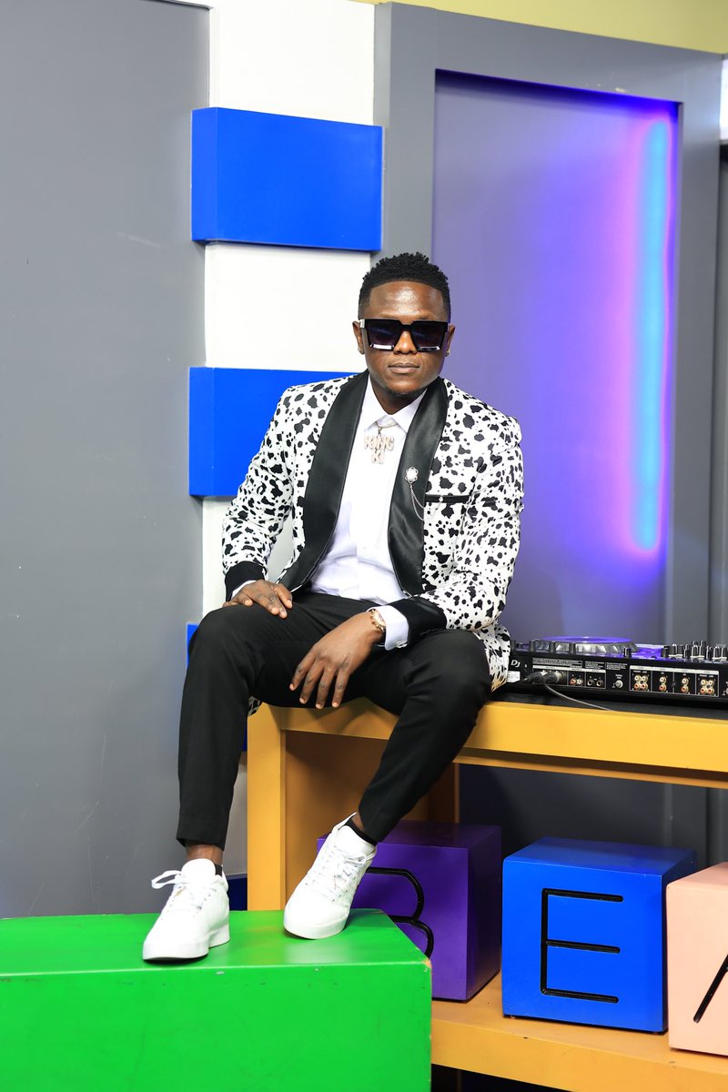 Our animal print suit comes out to play 
<a href="/dagy_nyce/">Dagy Nyce</a> <a href="/NTVTheBeat/">NTVTheBeat</a>