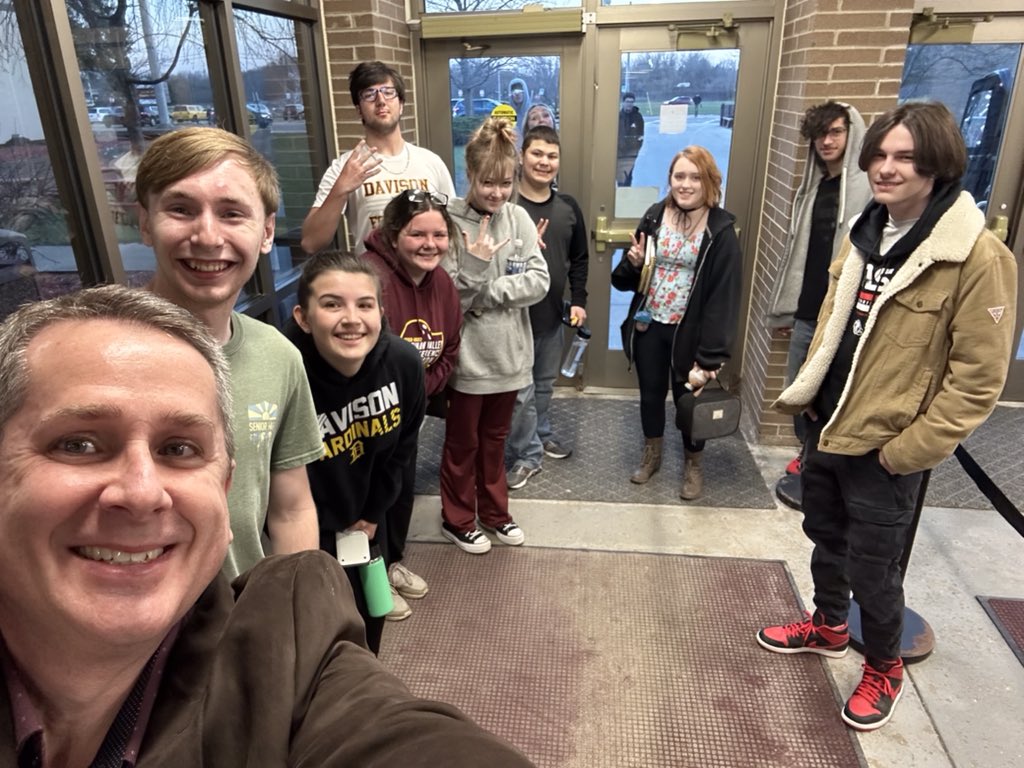 DavisonSchools's tweet photo. These Davison High School juniors have arrived bright and early and ready for the SAT. Before heading to the test site, they had a chance to take a SAT Selfie with the Principal. Good luck to all of our juniors today. You can do this!!! https://t.co/jdJIa93eL4