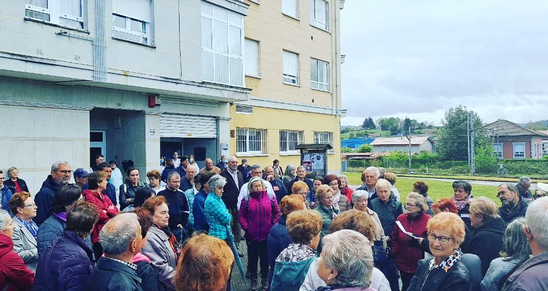 PodemosSiero's tweet photo. En este #díadelaatenciónprimaria, acompañamos una vez más a vecinas y vecinos de El Berrón, que siguen sin ver solucionada la precaria situación en la que se mantiene su consultorio.
#siero #elberron #atencionprimaria https://t.co/F1NsjyPuby
