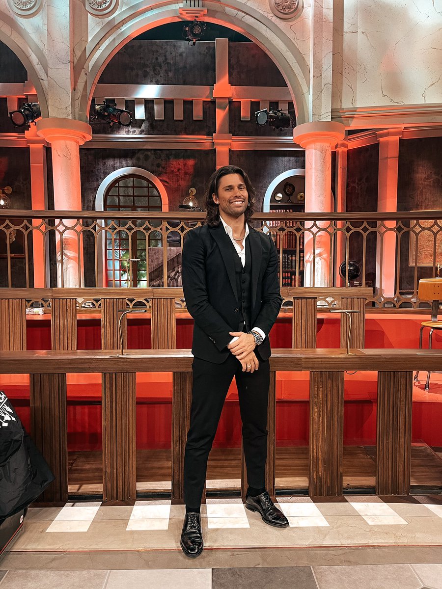 LucaOnestini_11's tweet photo. Avrò superato l’esame di 5 elementare ??? 🧸❤️🔥😈 Si torna in Tv e soprattutto si torna a scuola ! Tutti connessi questa sera su Italia 1 ore 21:30 ! Vi aspetto, ne vedrete delle belle, promesso ❤️🔥
Ps ci sarà anche la mitica mamma Carla 😂❤️🔥 #backtoschool https://t.co/8bewB5ngTs