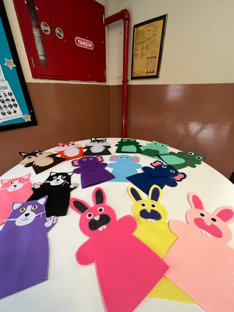 MithatpasaM's tweet photo. 🐻👶🏻🧸Okulumuz çocuk gelişimi alanı öğretmen ve öğrencilerimizin  afet bölgesindeki çocuklara 23 nisan hediyesi olarak gönderilecek hediyeleridir el emeği göz nuru emeği çok çalışmalar 👶🏻🐻🧸
@istanbul_MTE
@istanbulilmem
@uskudarmem https://t.co/yUtQzxup2B