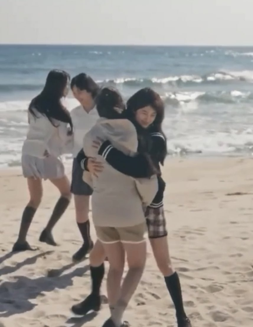 NewJeans Loops tweet media