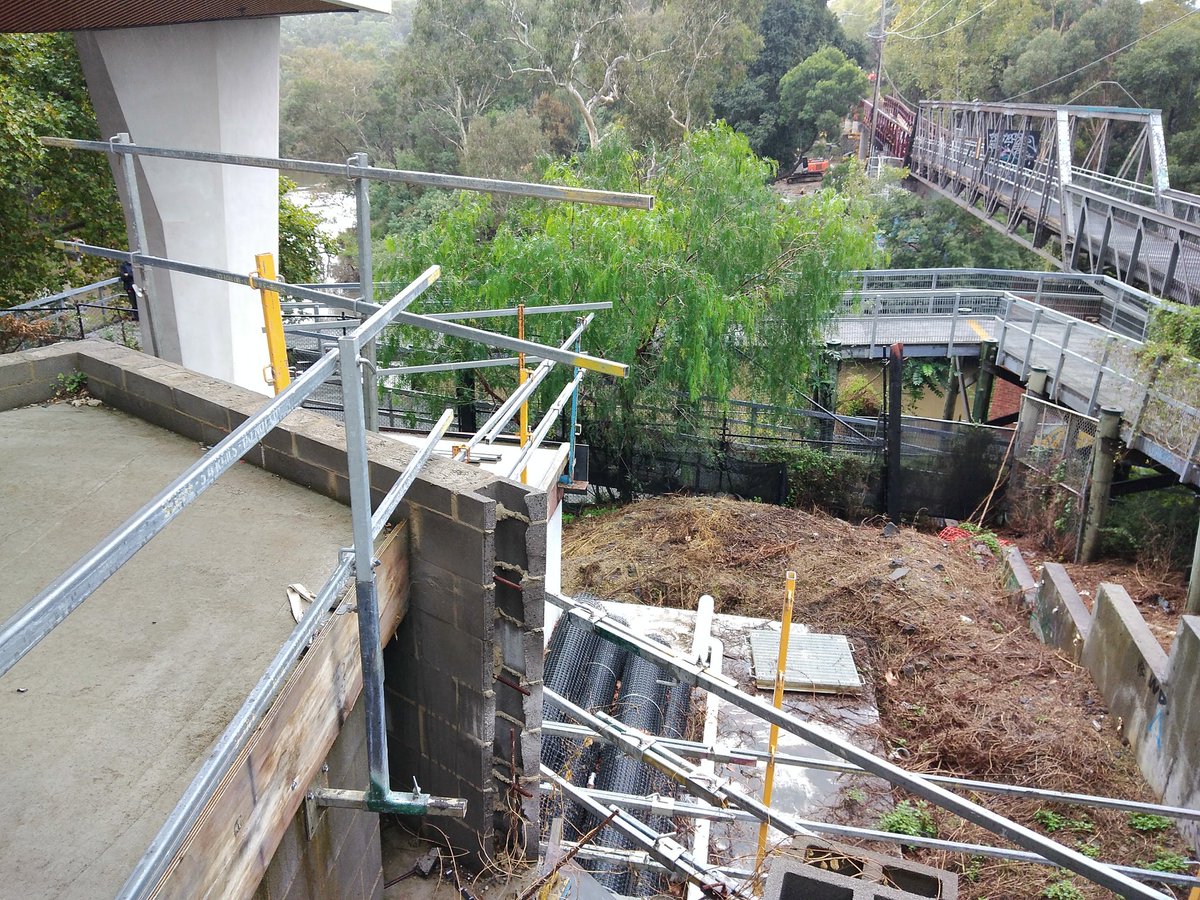 yarrabike's tweet photo. Part of new connection to Walmer St Bridge/Main Yarra Trail @ 649 Victoria St, Abbotsford.  Northern land bridge due for completion in July/August 2023 by @Boroondara. Wouldn't it be great if Salta finished work so access is returned without *more* delays https://t.co/OzWbr8s08e https://t.co/Fd9zC1POEk