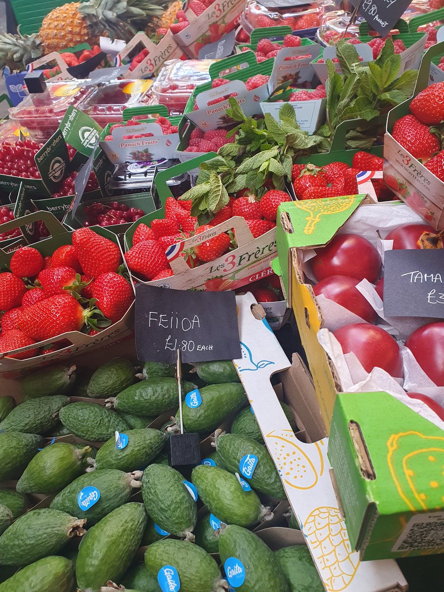 Hospitality trip to London and we visited Borough Market 😊 There were some amazing food stalls and we sampled some lovely food 😋 #London #food #Market 🐟🍅🧀